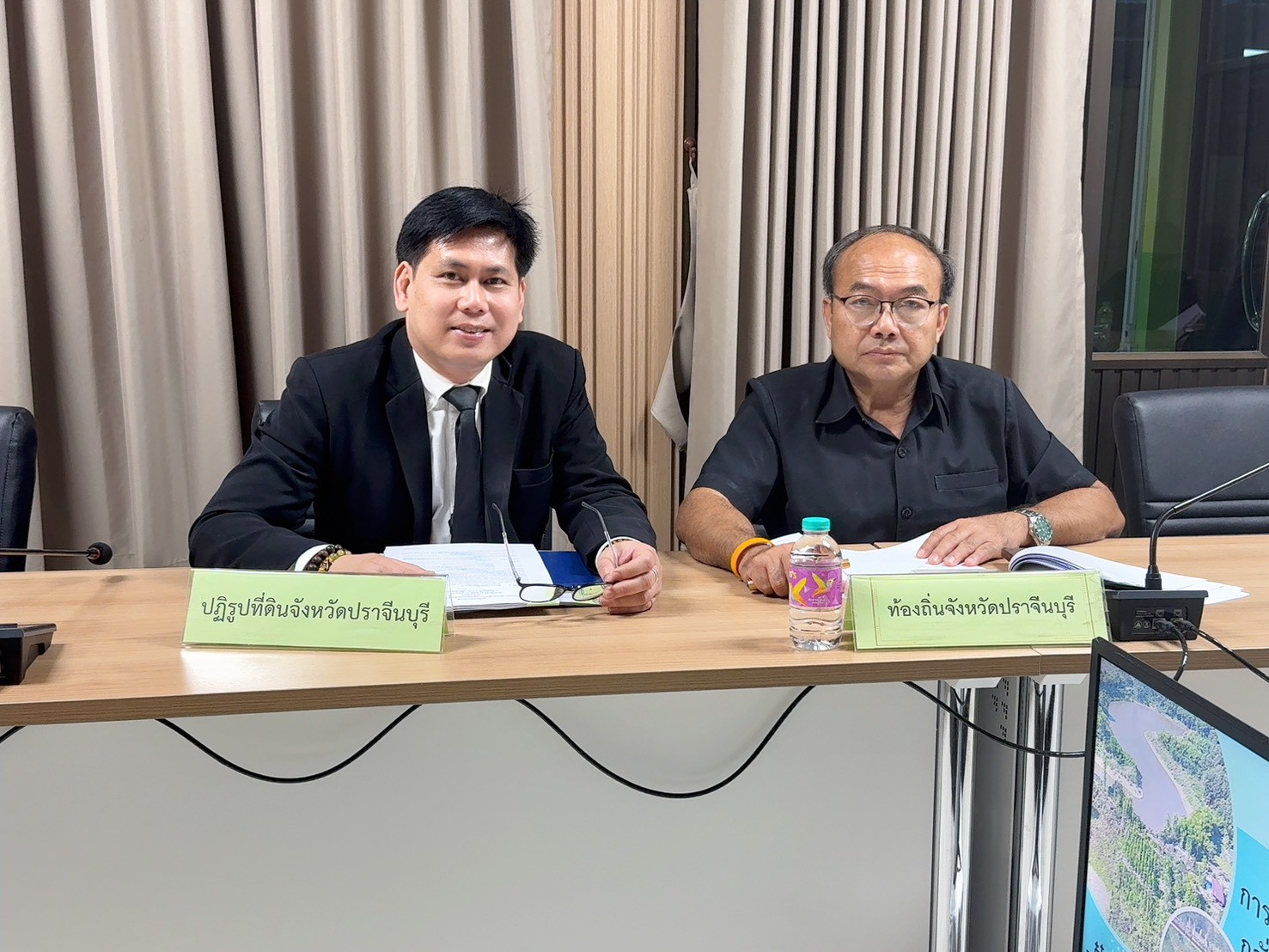 title - วันพฤหัสบดีที่ 18 ธันวาคม 2568 เวลา 10.30 น. นายวิทูล ประดิษฐบุญ ปฏิรูปที่ดินจังหวัดปราจีนบุรี เข้าร่วมการประชุม คณะกรรมการพิจารณากลั่นกรองการขอขุดลอกแหล่งน้ำสาธารณประโยชน์ที่ตื้นเขิน